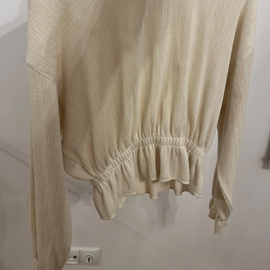 Beige ribbad tröja - 1