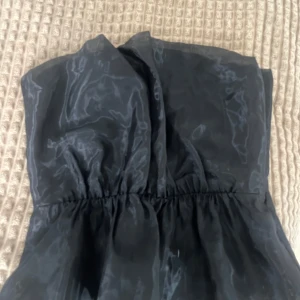 Festtopp  - Festlig tubtopp från bikbok, oanvänd! Köptes vid nyår en använde den aldrig, 