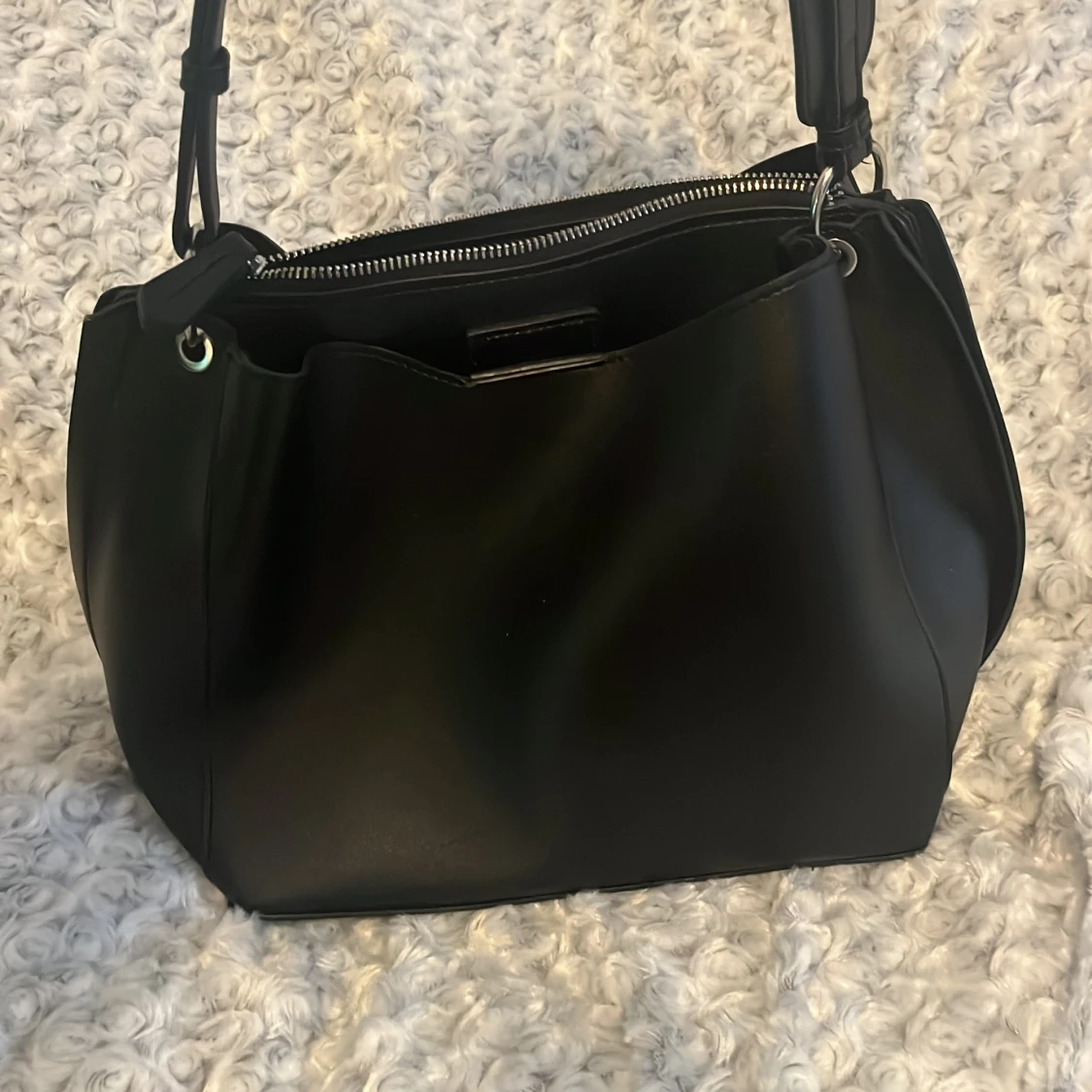 Svart axelväska från Valentino - 1