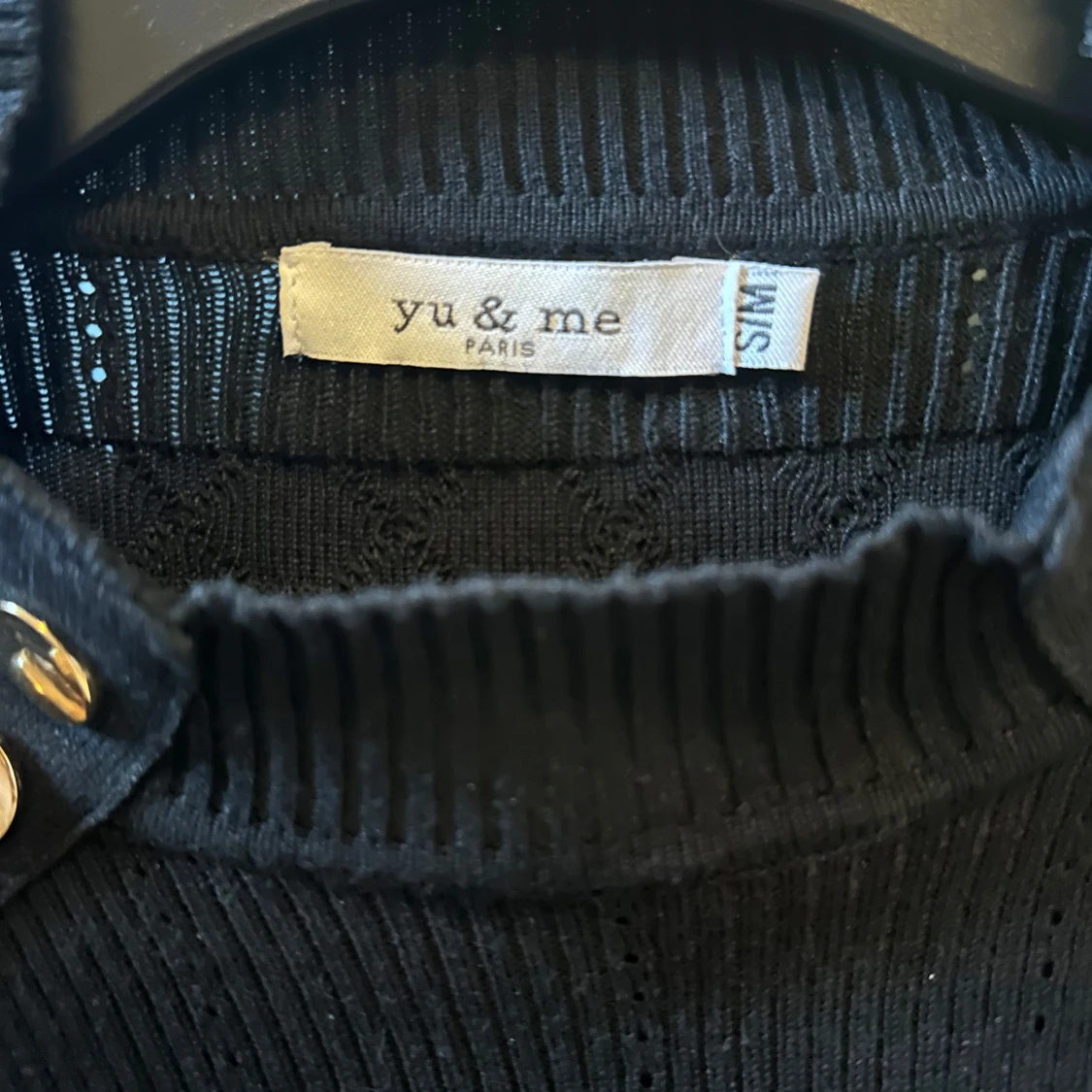 Svart stickad topp från Yu & Me - 1