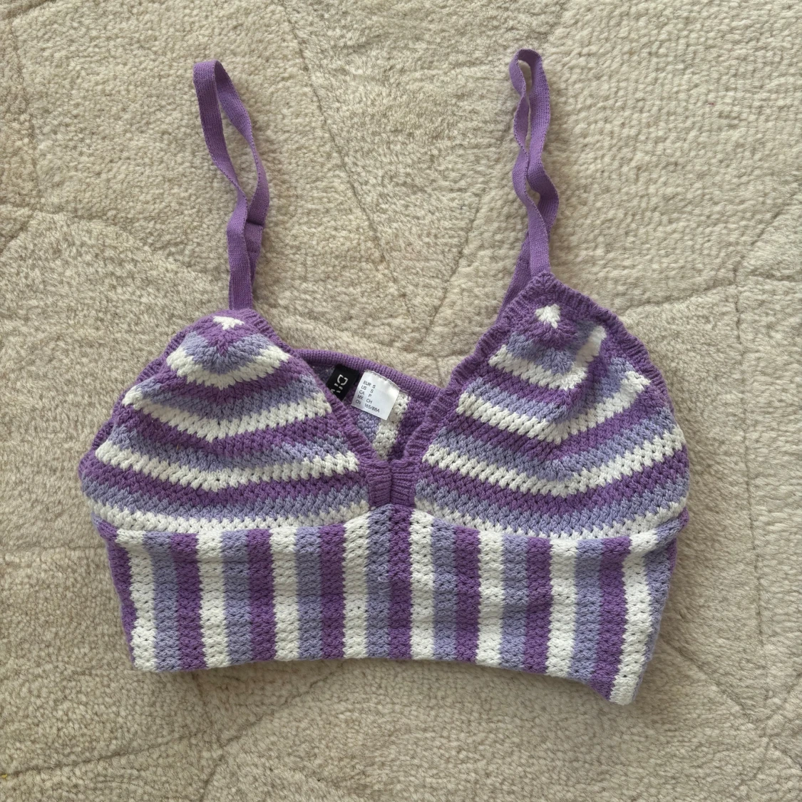 Lila och vit randig linnetopp