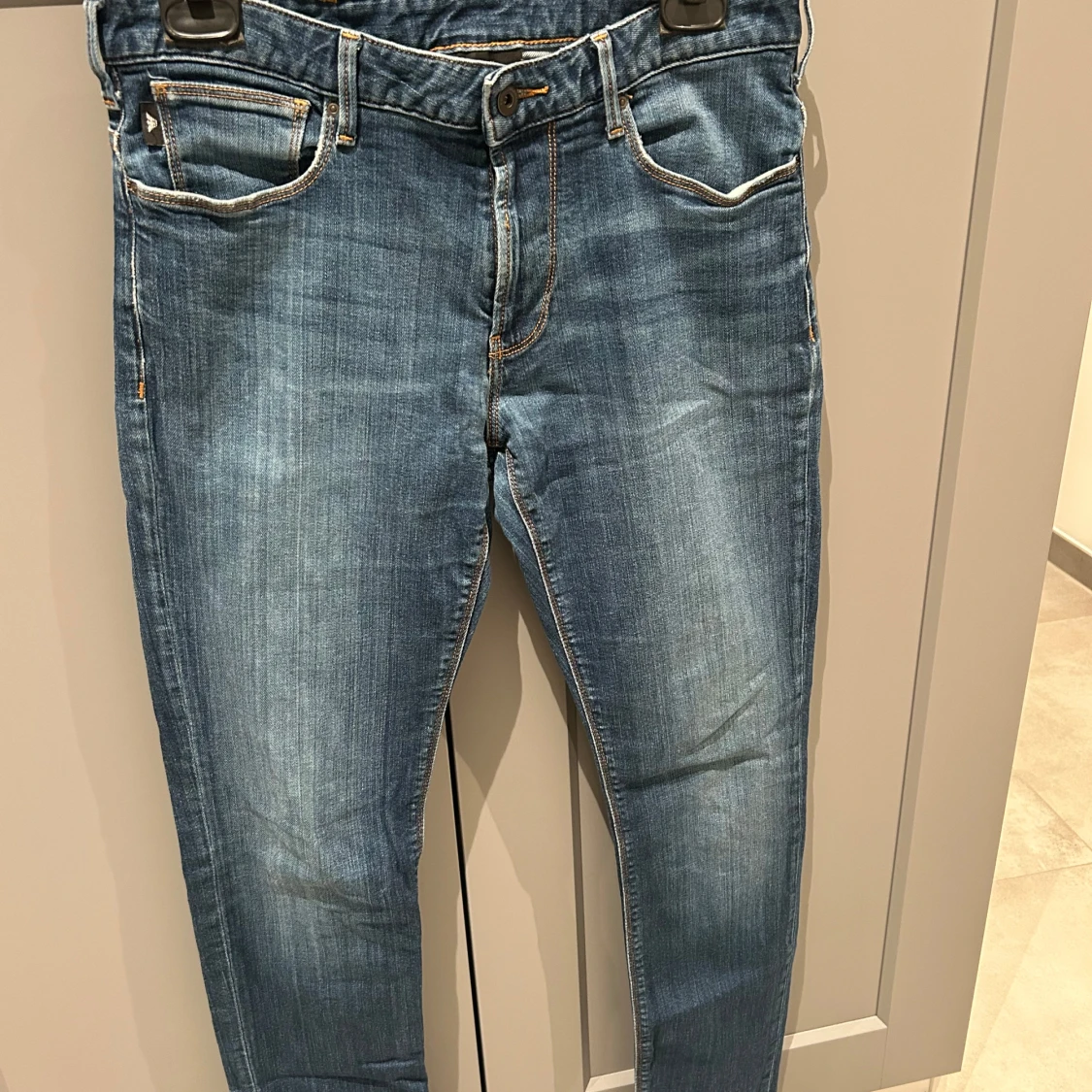 Blå jeans från Emporio Armani