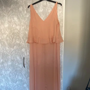 Ljusrosa långklänning från Twist & Tango - Hänger bara hemma i min garderob och skräpar. Super fin klänning och väldigt skönt material. Använd enbart en gång. 