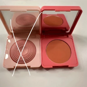 Blush från CAIA - Två snygga blushes från CAIA. Den till vänster är aldrig använd och den andra är använd max två gånger, nypris är 265kr och 245kr, jag säljer för 150kr styck eller 250 för båda ENA ÄR SÅLD, se första bild 