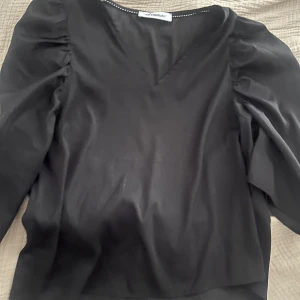 Topp från co’couture - Så snygg topp/blus aldrig andvänd.  Nypris 1000kr. Inga slitage.