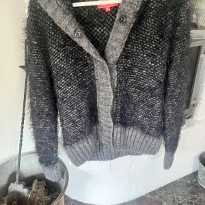 Mohair kofta  - Bra skick, men kommer tyvärr inte till användning 