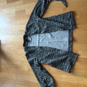 Kavaj - Storlek S Skön men ändå snygg Svart/vitt