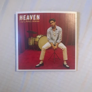 Niall Horan Heaven cd - Niall Horan Heaven single cd, köpt från hans hemsida. Oanvänd i fint skick. Köparen står för frakten