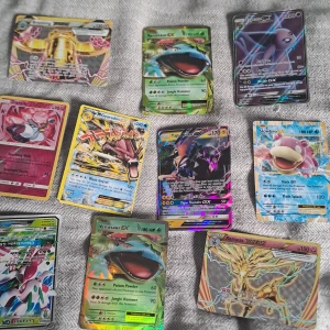 Pokemon kort - Säljer dem hä är Pokemon korten för använder de inte längre de är väldigt sällsynta men har de även ute för väldigt bra pris