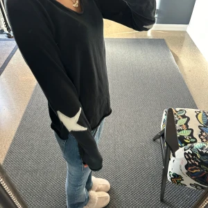 Stjärntröja  - Väldigt cool stickad tröja från hunkydory med stjärnor på armbågen!🥰 Väldigt bra skick!