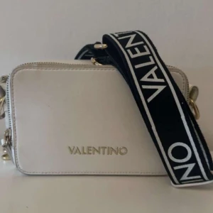 Valentino väska  - Jätte fin