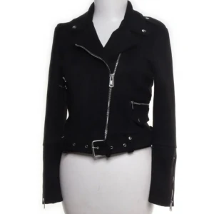 Jacka - Vår/höst jacka i storlek S. bra skick, väl omhändertagen. 