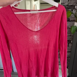 American vintage tröja  - Fin cerise rosa tröja från american vintage  Sparsamt använd  Stl M