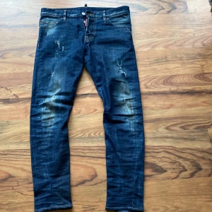Dsq2 jeans - Dsq2 jeans stl 46(30-31) i vanlig jeans modell. Nypris 4600kr mitt pris:899 Priset kan diskuteras vid snabb äffär. Skick på varan är inte mindre en 9/10
