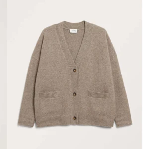 Stickad kofta  - Jätte fin kofta från monki använd två gånger skriv för egna bilder 💕