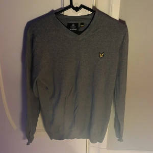 LYLE & SCOTT - Bra skick Stickad Lyle&scott tröja