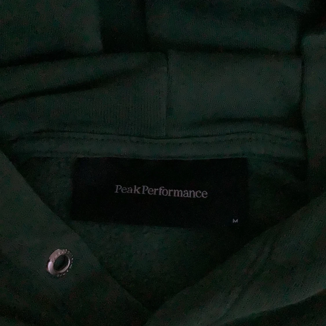 Grön hoodie från Peak Performance - 92