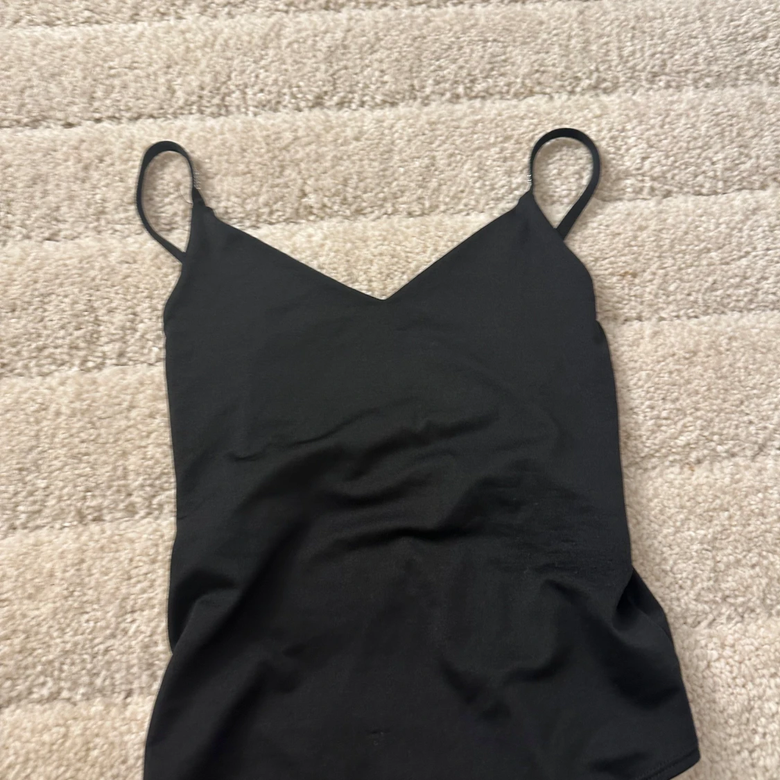 Svart linne, med silver detaljer. - 90