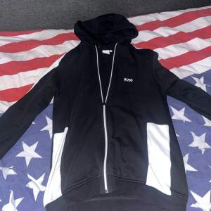 Hugo boss zip hoodie 176cm helt ny säljs ej längre 