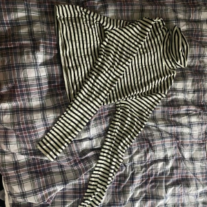 Långärmad polotröja Levis - Oanvänd. Cropad polotröja från levis