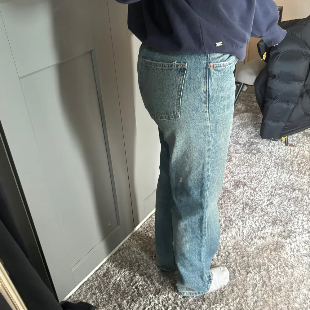 Blå zara jeans i storlek 40! . Jeans & Byxor.