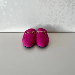Slip in loafers  - Säljer ett par slip in loafers för dom inte kommer till användning ny pris 400 