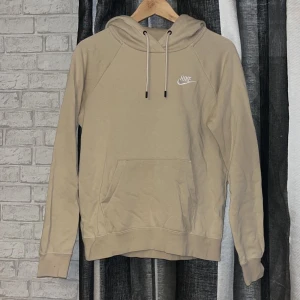 Nike hoodie - Nästan aldrig använd jätte bra skick inga fläckar osv. Köpt på nikes hemsida