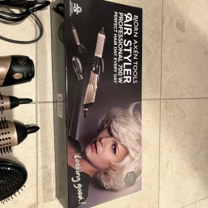 Björn Axén air styler  - En Björn Axén air styler som endast använts en gång. Alla tillbehör som kom med vid köpet finns och ingår.