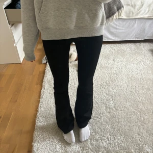 Lågmidjade jeans  - Lågmidjade bootcutjeans från Tiger of Sweden i storlek 24/32. Har sytt de mer bootcut vilket syns på sista bilden!🤗