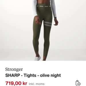 Gröna Tränings tights - Nypris: 800kr(utan rabatt), skit snygga tränings byxor som är jätte bekväma men passar tyvärr ej mig🥹🥹❤️ FLER BILDER FINNS I DM (aldrig använda)