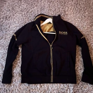 Hugo boss tröja  - Hugo boss tröja i storlek L 