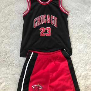 Träningsset - Träningsset. Passar Xs kanske till och med S.