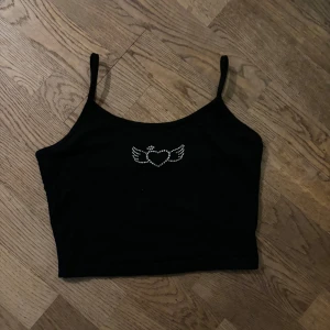 Linne - Ett linne med rhinestones, inga defekter (oanvänd)🫶