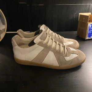 INTRESSEKOLL! - Maison margiela gats, har mycket kvar att ge, men är inte helt säker attt jag vill släppa dom. Skriv vid intresse eller funderingar!