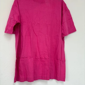 T-shirt - Helt ny T-shirt 