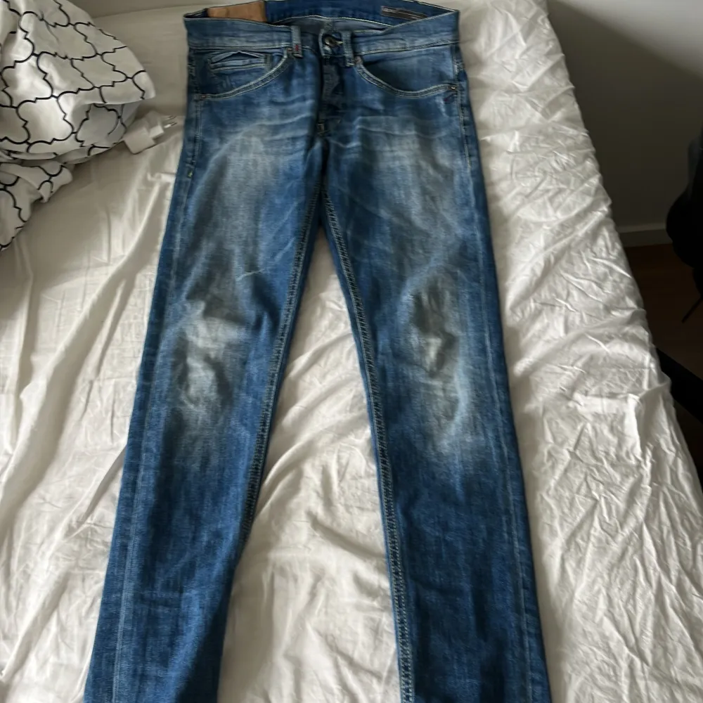 Fint skick  Säljer dom för att dom är för små  Strl 29 Går att diskutera priset😀. Jeans & Byxor.