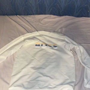 Hugo Boss Tröja - Fin Hugo boss tröja som passar till allt väldigt skön att ha på sig, ny sick, 10/10