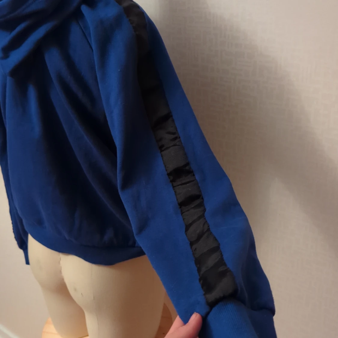 Blå hoodie från Whales Spirit - 92