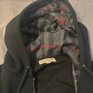 Burberry tröja - Bra skick storlek m 