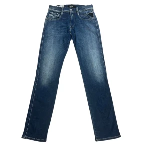 Replay anbass - Hej! Jag säljer nu ett par Replay-jeans i nyskick, modellen Anbass. Storleken är 31w 32L. Nypris 1200kr Hör gärna av dig om du har några frågor.👍✨