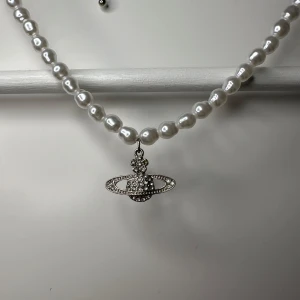 Halsband - Pärlhalsband som ej kommer till användning, använd 1 gång 