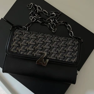 Zadig & Voltaire väska  - Sparsamt använd Zadig väska! Köpte för 3500kr, säljer för 2000kr!  