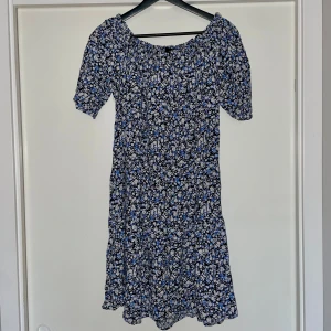 Blommig klänning 🌺 - Super fin blommig klänning. Helt ny, never worn 🌺🫶
