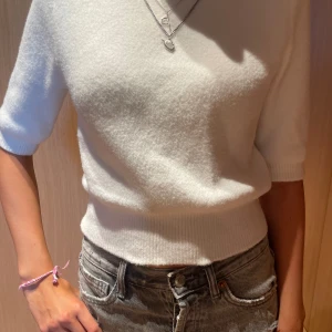 Trekvartsärmad tröja från zara  - Säljer denna jättefina trekvartsärmad tröja från Zara i storlek S, som är helt perfekt till hösten. 