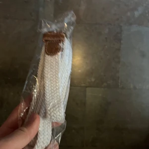 Grisch bälte - 105 cm bälte, sitter bra på nästan alla, skick 10/10. Aldrig använt. Säljer eftersom att jag har andra.👍