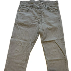 Grå jeans från Weekday - Weekday space - använda 6-9 gånger.