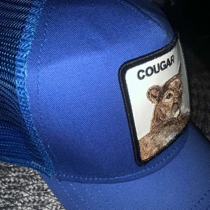 Fett keps - Denna kepsen o helt oanvändbar och har ett jätte bra kvalitet där tygen är mjuk och fin.