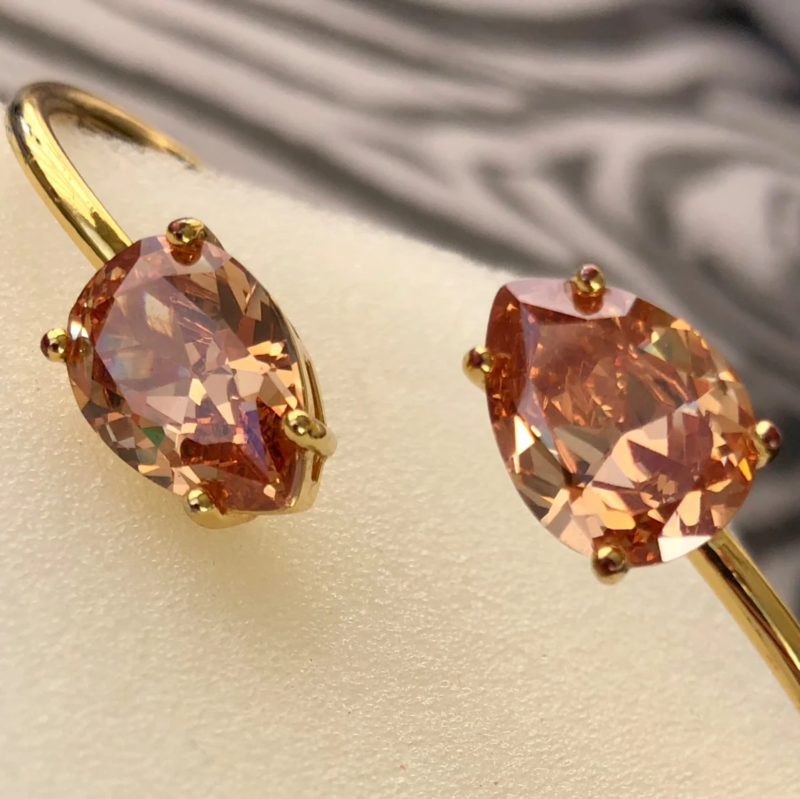 Fint armband med drop kristaller  - 90