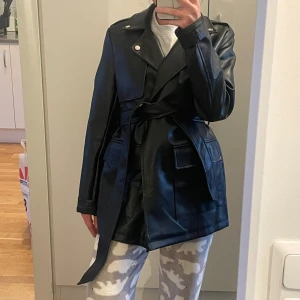 Oanvänd skinnjacka  - Fin helt oanvänd skinnjacka från Cherry Koko, storlek S. 