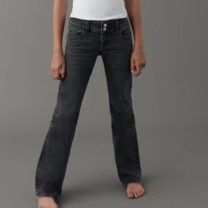 Gina jeans  - Low waist jeans från gina tricot i storlek 164.  Midjemått 38 cm Innerbenslängd 82 cm Nypris 359 kr 